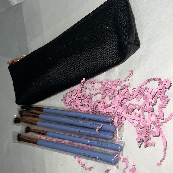 Luxie 5 pcs Makeup Brushes with Case - Picture 10 of 11